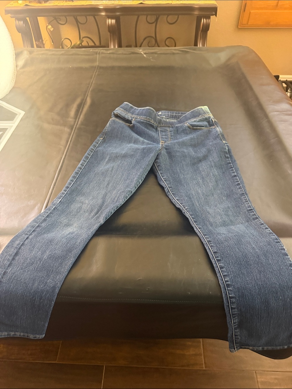 Levi's Women's pull up Jeans no button no zipper tummy Control